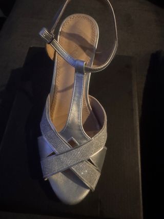 Zapatos de tacón plateados para mujer