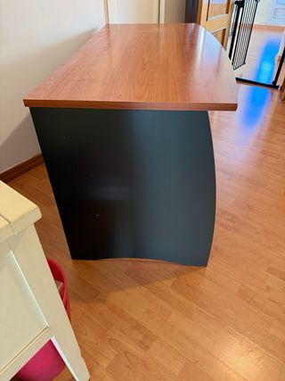 Escritorio elegante madera y metal