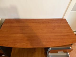 Escritorio elegante madera y metal