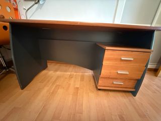 Escritorio elegante madera y metal