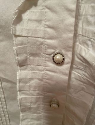 Camisa blanca femenina estilo naive