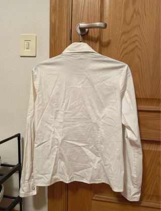 Camisa blanca femenina estilo naive