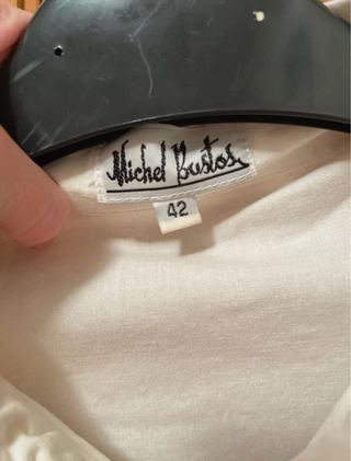 Camisa blanca femenina estilo naive