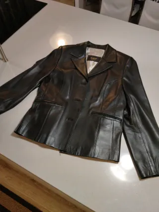 Chaqueta de cuero negra