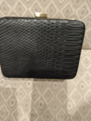 Bolso Pepe Jeans Negro y Dorado.