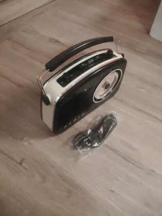 Radio Vintage Negra y Plateada