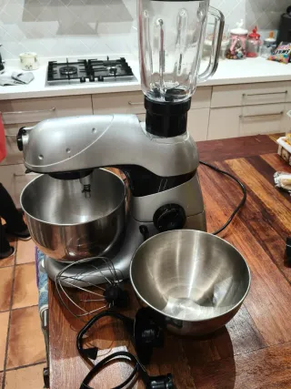 Máquina Repostería Batidora y Licuadora