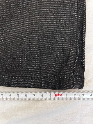 Jeans baggy neri con ricami rosa