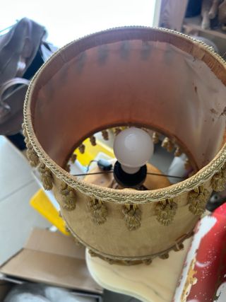 Lampada da tavolo in legno e tessuto