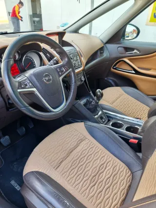 Opel Zafira Tourer 2015