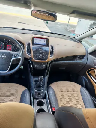 Opel Zafira Tourer 2015