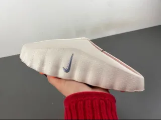 Sandalias Nike Slide Blancas con Suela Antidesliza