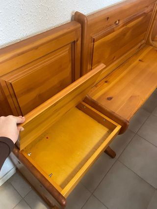 Conjunto mesa y banco de madera