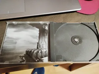 Caja VACÍA CD Vacía Lacrimosa Fassade