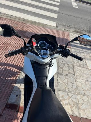 Honda PCX 2016 Maxi Scooter Blanca