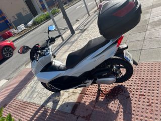 Honda PCX 2016 Maxi Scooter Blanca