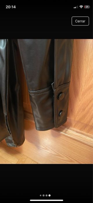 Gabardina/camisa efecto piel negra