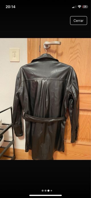 Gabardina/camisa efecto piel negra