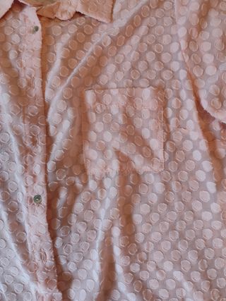 Camisa rosa de mujer