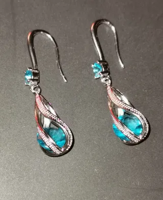 Orecchini pendenti a goccia