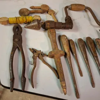 Tijeras antiguas de podar metal y madera