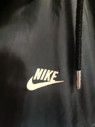 CHAQUETA NIKE‼️ Negra con Capucha