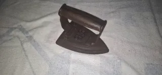 Plancha antigua de hierro fundido