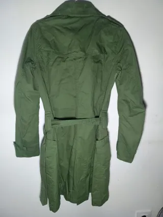 Gabardina verde Naf Naf
