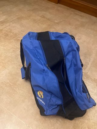 Bolsa de viaje Real Madrid azul y negra
