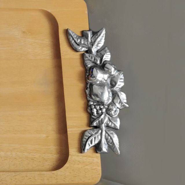 Bandeja madera y estaño decorada