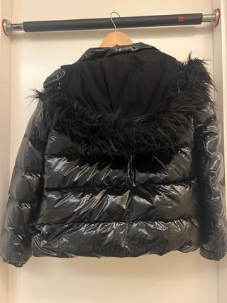 Plumífero negro Guess Brillante con Capucha t16