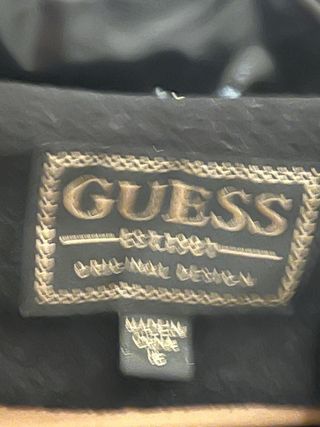 Plumífero negro Guess Brillante con Capucha t16