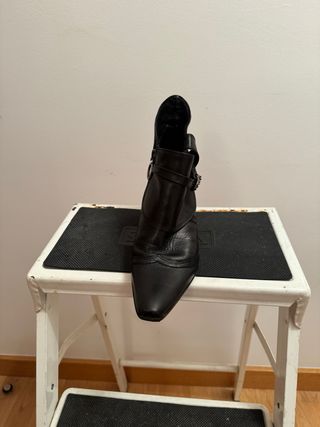 Botín Piel Tacón Alto Pepe Castell Negro