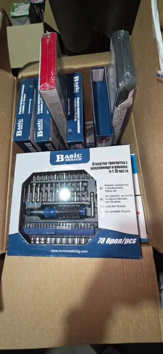 Lote 25.000 Herramientas Manuales y Accesorios