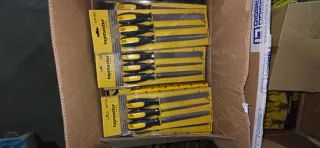 Lote 25.000 Herramientas Manuales y Accesorios