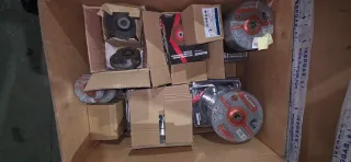 Lote 25.000 Herramientas Manuales y Accesorios