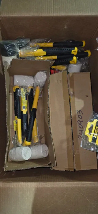 Lote 25.000 Herramientas Manuales y Accesorios