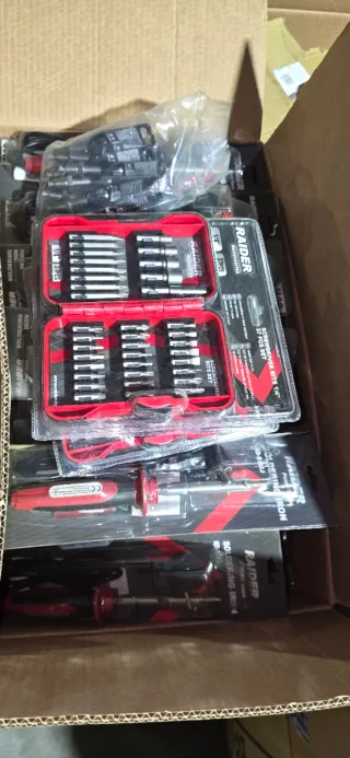 Lote 25.000 Herramientas Manuales y Accesorios