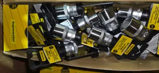 Lote 25.000 Herramientas Manuales y Accesorios