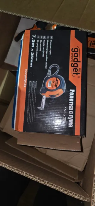 Lote 25.000 Herramientas Manuales y Accesorios