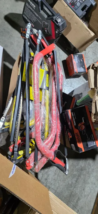 Lote 25.000 Herramientas Manuales y Accesorios