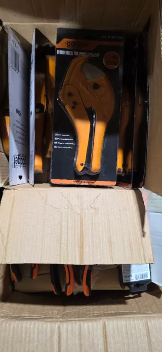 Lote 25.000 Herramientas Manuales y Accesorios