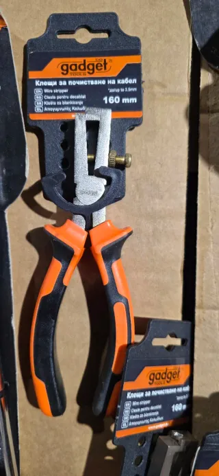 Lote 25.000 Herramientas Manuales y Accesorios