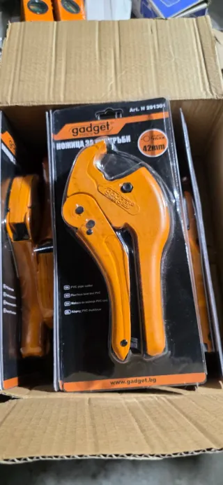 Lote 25.000 Herramientas Manuales y Accesorios