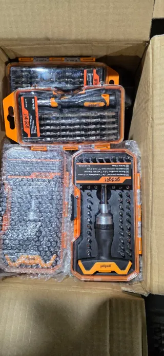 Lote 25.000 Herramientas Manuales y Accesorios