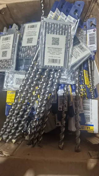 Lote 25.000 Herramientas Manuales y Accesorios