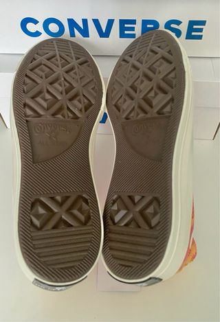 Nuevas Precio unid. Converse x Doraemon Talla 46.5