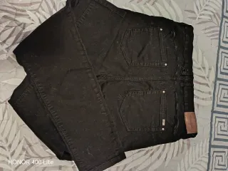 Pantalón negro Formula Joven Talla 44