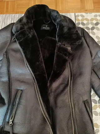 Cazadora Stradivarius Negra Talla M forro borrego