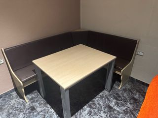Conjunto de comedor: esquinera y mesa